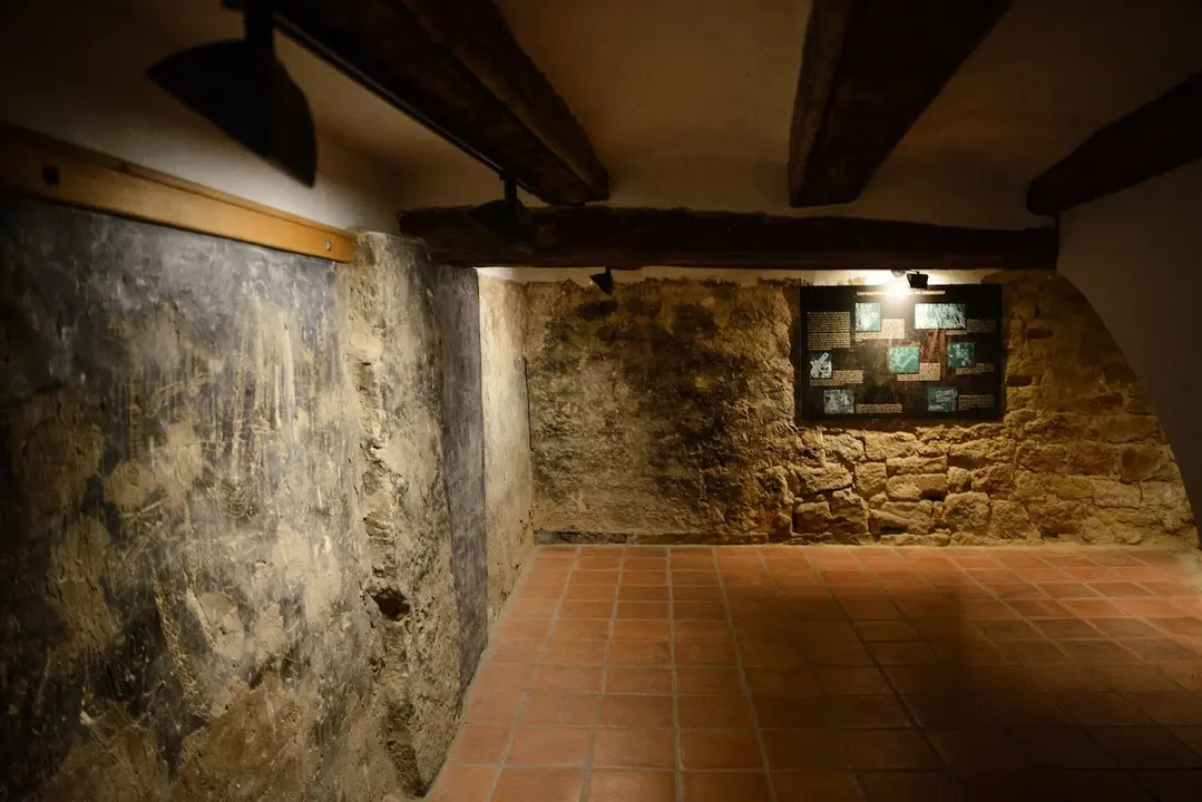 El curioso pueblo de Teruel con dos c&aacute;rceles y mensajes llenos de misterio ./ Comarca del Matarra&ntilde;a
