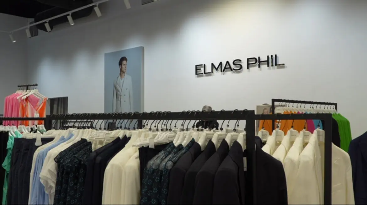 Elmas Phil abre en La Torre Outlet