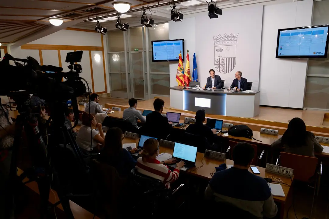 El consejero de Hacienda, Roberto Berm&uacute;dez de Castro, en la sala de prensa del Pignatelli