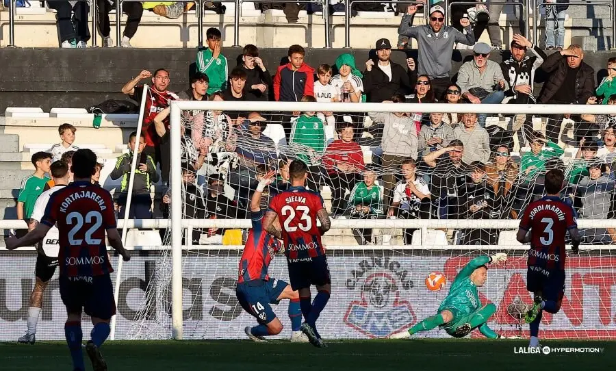 Imagen de uno de los goles del Burgos ante la SD Huesca / LaLiga