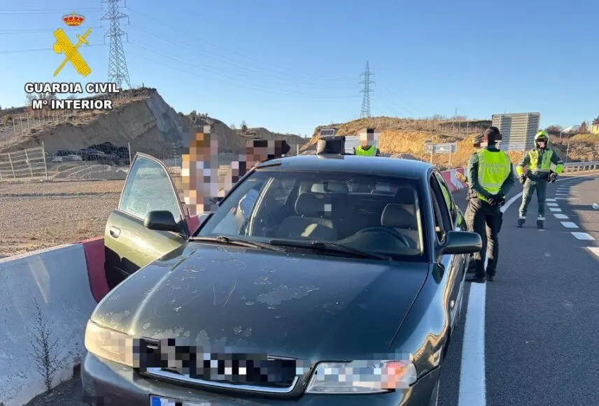 La Guardia Civil investiga a un conductor temerario. - GUARDIA CIVIL