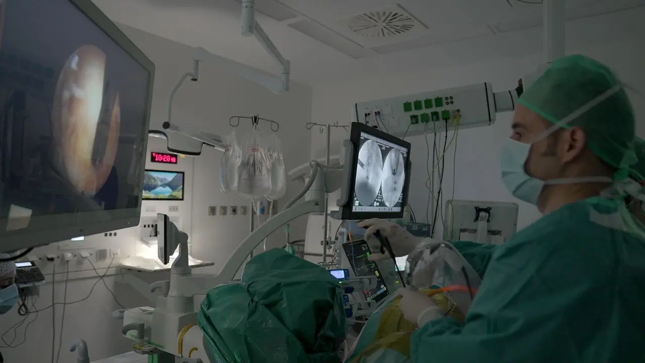 El nuevo Hospital Quir&oacute;nsalud Zaragoza realiza con &eacute;xito la primera operaci&oacute;n a nivel mundial de artrodesis cervical posterior por endoscopia