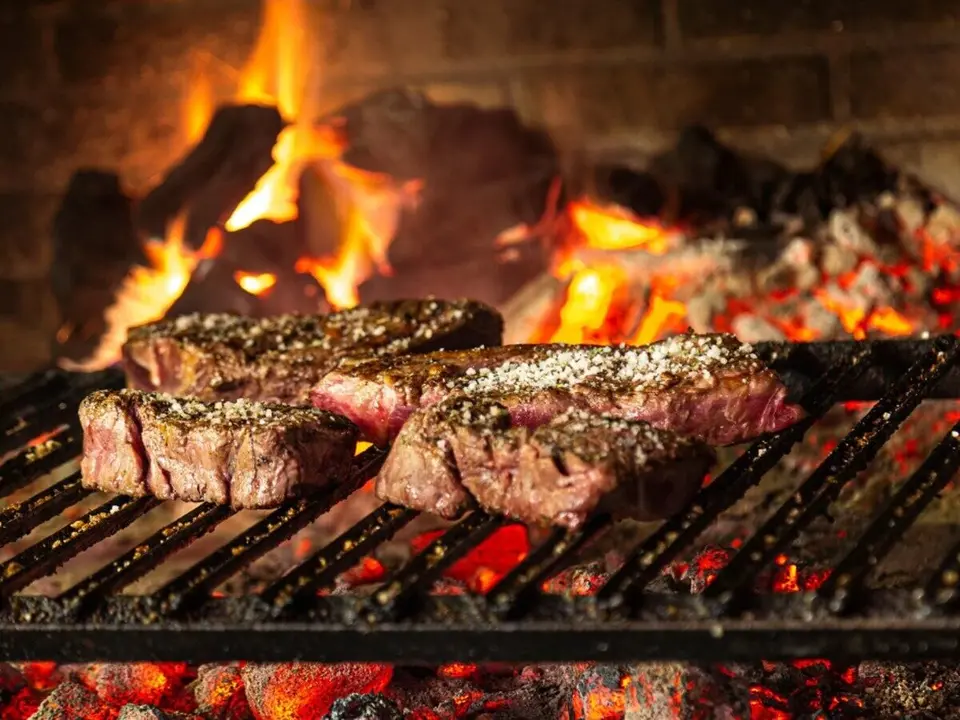 Planazo para los amantes de la carne a la brasa: los 5 mejores asadores de Zaragoza