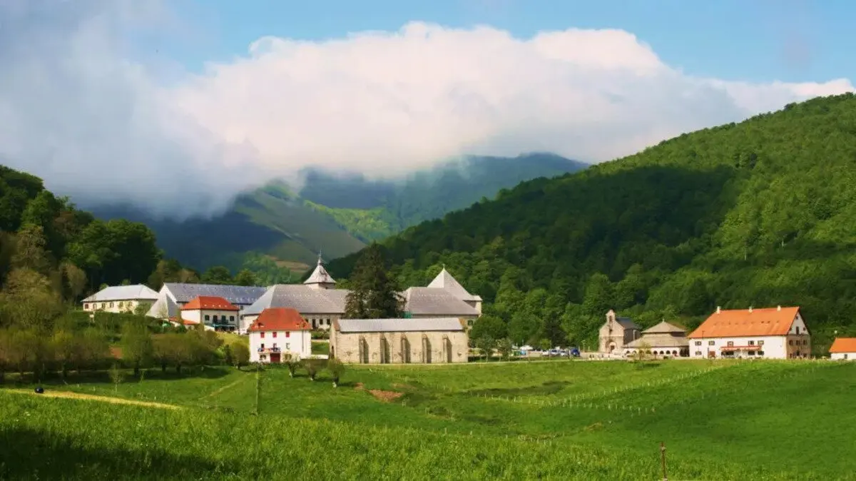 El pueblo del Pirineo que es la puerta del Camino de Santiago: solo tiene 20 habitantes