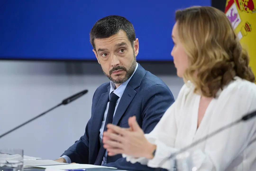 l ministro de Derechos Sociales, Consumo y Agenda 2030, Pablo Bustinduy, y la ministra de Educaci&oacute;n, Formaci&oacute;n Profesional y Deportes y Portavoz del Gobierno, Pilar Alegr&iacute;a