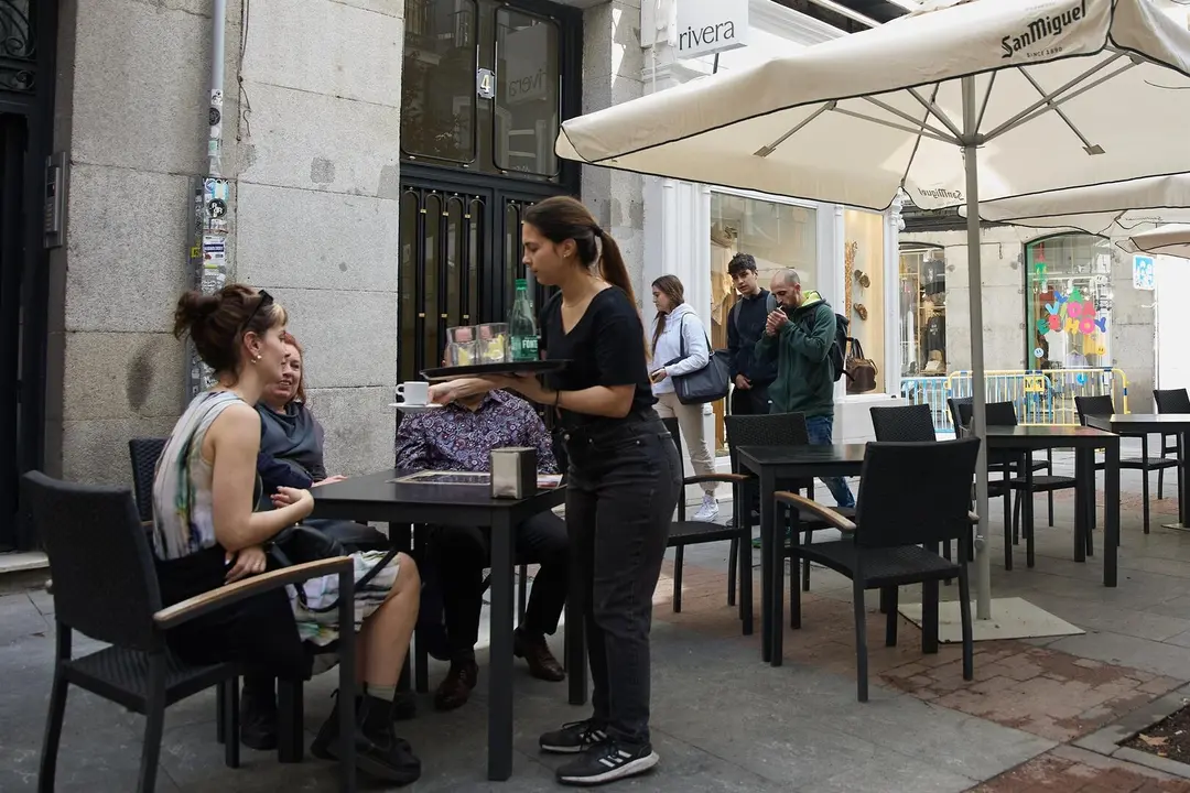Ambiente en una terraza de un bar/EP
