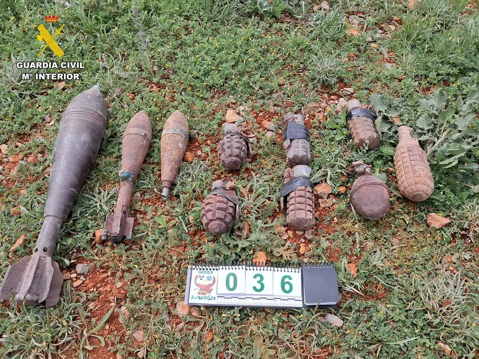 La Guardia Civil de Teruel retira 10 artefactos explosivos en Sarri&oacute;n. - GUARDIA CIVIL