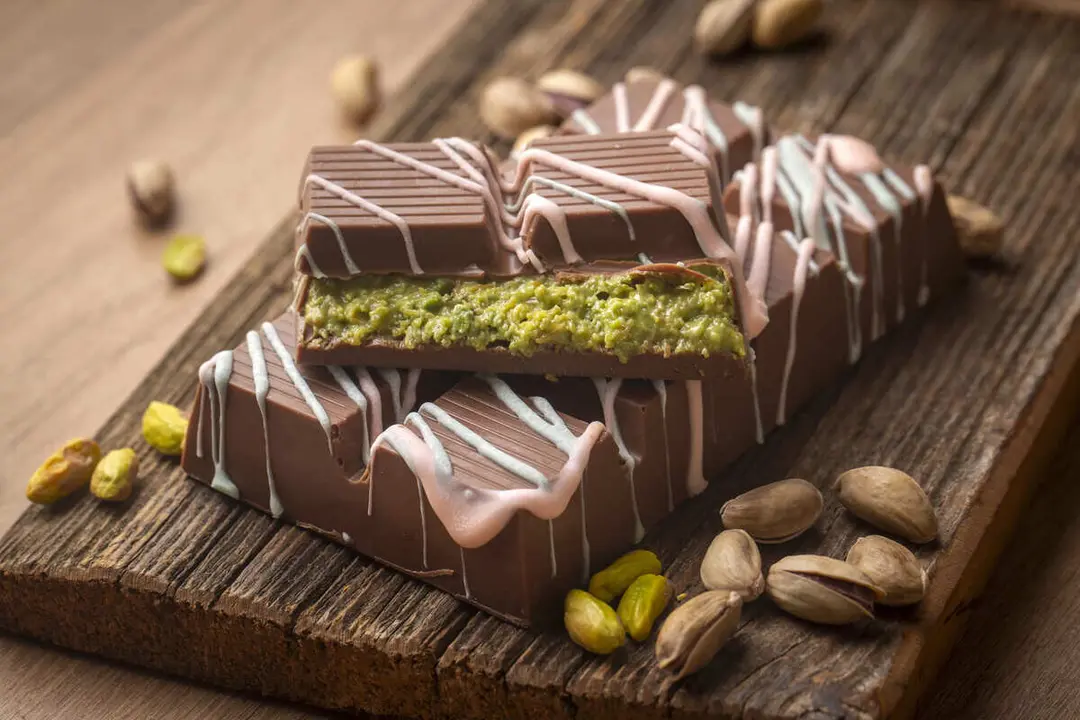 Sube un v&iacute;deo a TikTok de una barra de chocolate y deja sin pistachos a todo el mundo