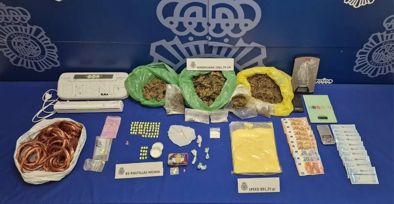 Sustancias incautadas pro la Polic&iacute;a Nacinal en el registro del narcopiso del barrio de la Encarnaci&oacute;n. - POLIC&Iacute;A NACIONAL