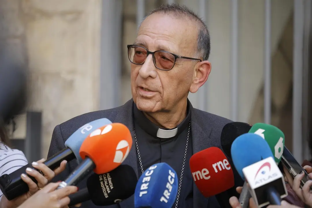 El arzobispo de Barcelona, Juan Jos&eacute; Omella, ofrece declaraciones a los medios tras la muerte del Papa, a 21 de abril de 2025, en Barcelona, Catalu&ntilde;a (Espa&ntilde;a) - Kike Rinc&oacute;n - Europa Press