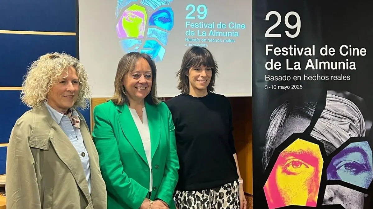 De izquierda a derecha, Marisa Mart&iacute;nez, concejal de Cultura de La Almunia; Charo L&aacute;zaro, DPZ; y Carmen Pem&aacute;n, directora del festival. / DPZ