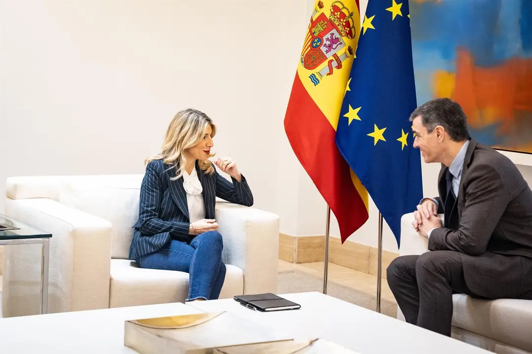 Archivo - El presidente del Gobierno, Pedro S&aacute;nchez y la vicepresidenta segunda y ministra de Trabajo, Yolanda D&iacute;az, durante una reuni&oacute;n en el Complejo de La Moncloa, a 11 de marzo de 2025, en Madrid (Espa&ntilde;a). - Moncloa - Archivo