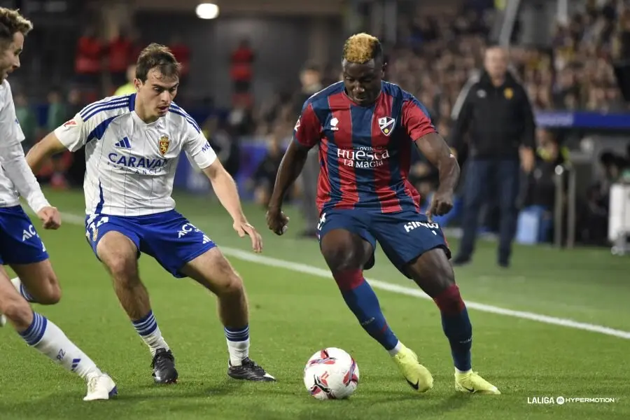 Patrick Soko y Francho Serrano durante el &uacute;ltimo derbi aragon&eacute;s / LaLiga