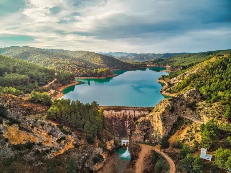 El pueblo de Zaragoza famoso en verano: un embalse perfecto para ba&ntilde;arse y pescar