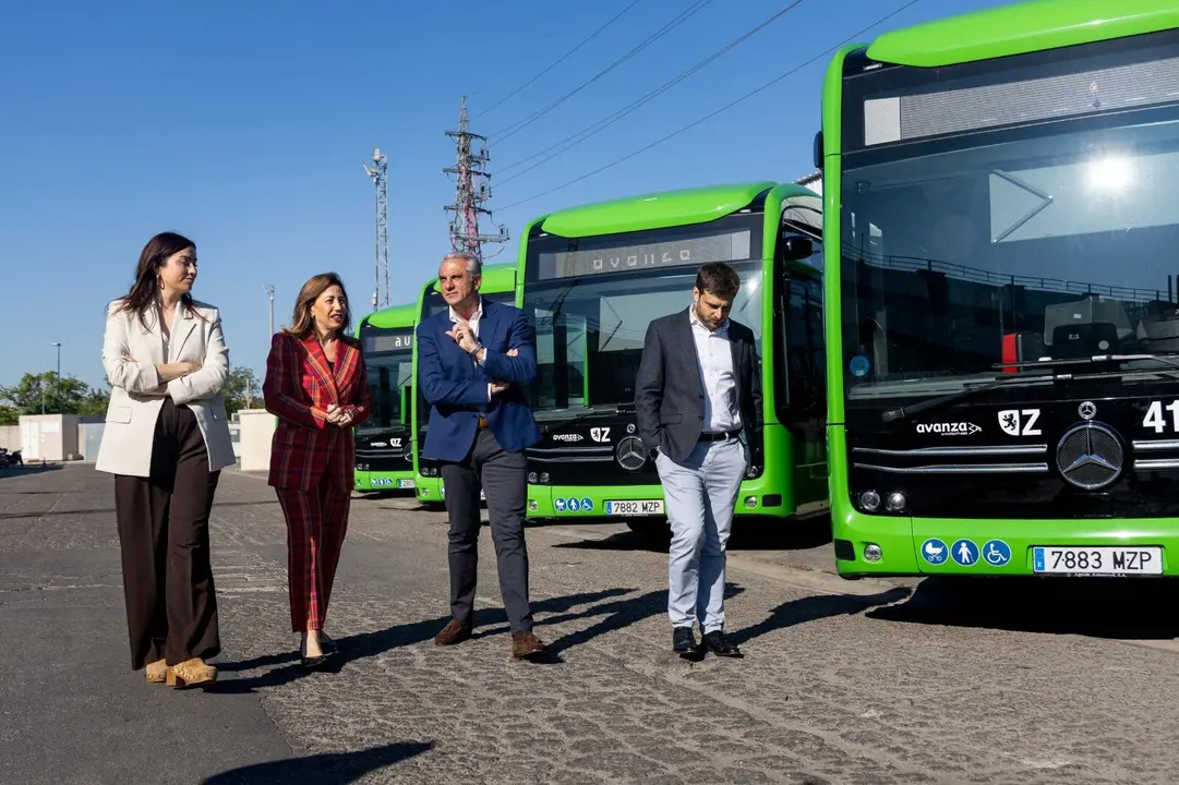 La alcaldesa de Zaragoza anuncia las bonificaciones al precio de las validaciones en el transporte p&uacute;blico. AZ