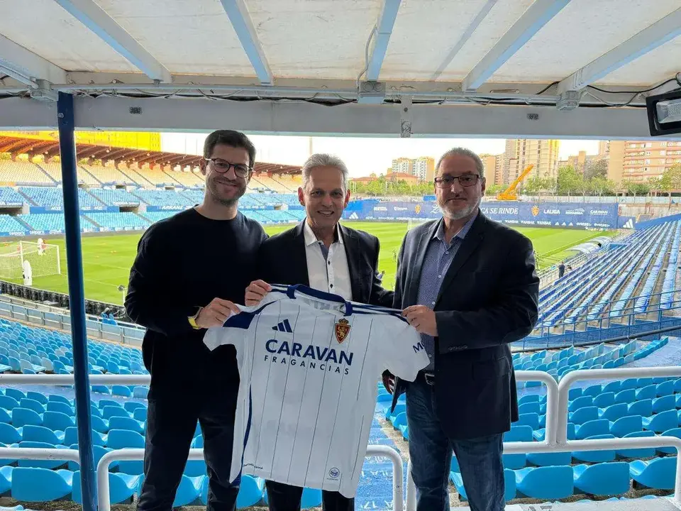 El seleccionador de Honduras en su visita al Real Zaragoza / FEDERACI&Oacute;N HONDURE&Ntilde;A