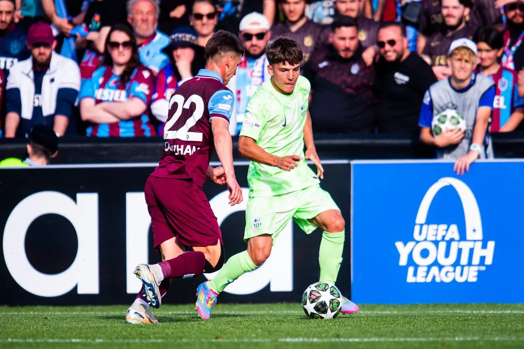 Juan Hern&aacute;ndez con el FC Barcelona ante el Trabzonspor / FCB