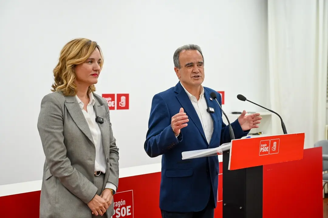 S&aacute;nchez Quero junto con Pilar Alegr&iacute;a en la sede del PSOE