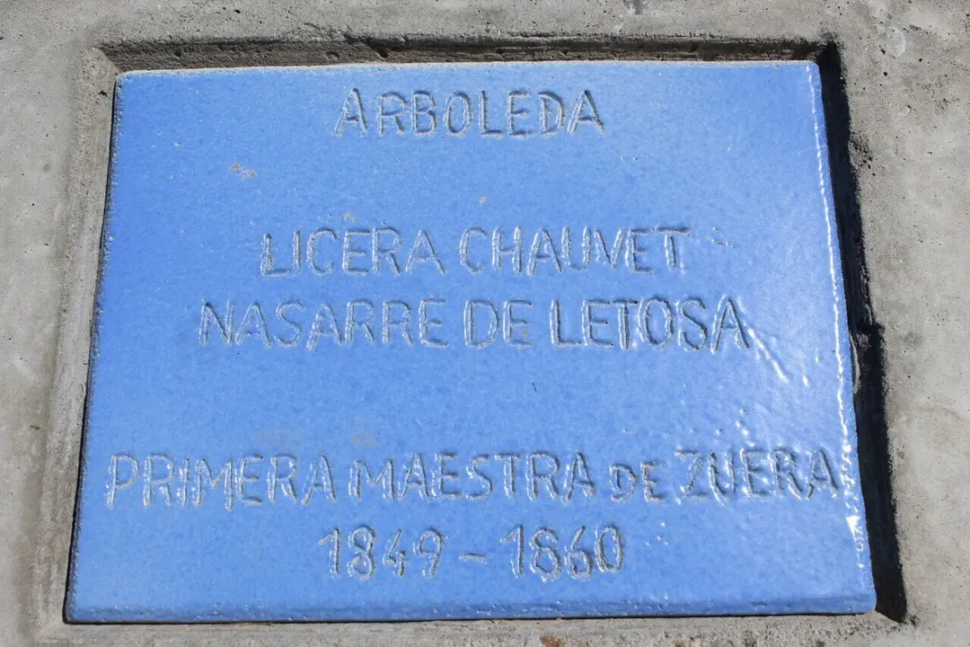Placa con el nombre de Licera Chauvet Nasarre de Letosa en Zuera.