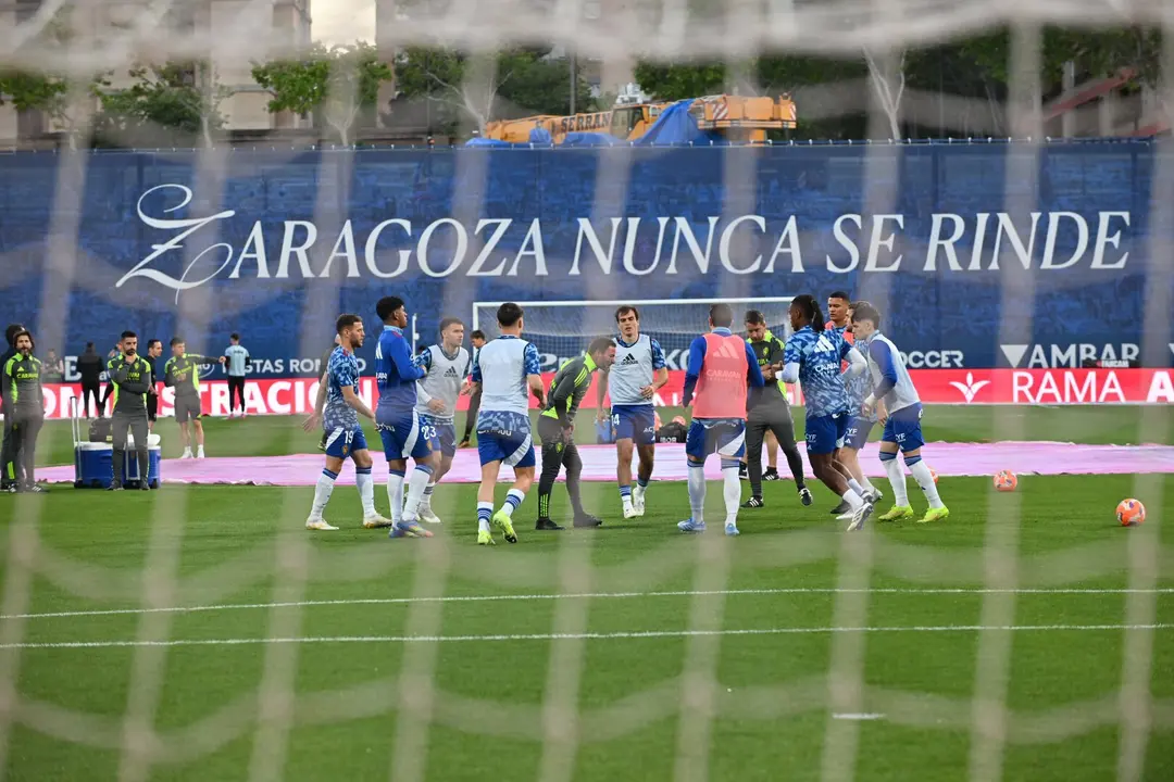 Jugadores del Real Zaragoza durante el calentamiento / Real Zaragoza