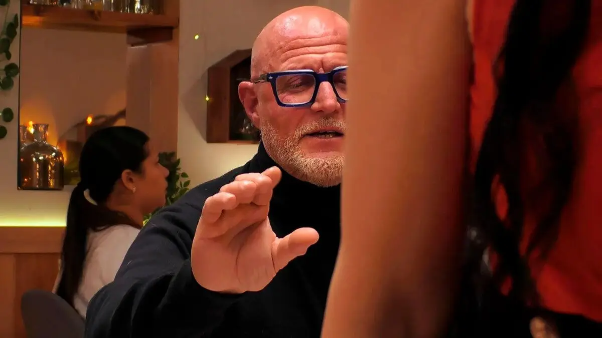La curiosa profesi&oacute;n de un soltero de Huesca que confes&oacute; en First Dates ./ CUATRO
