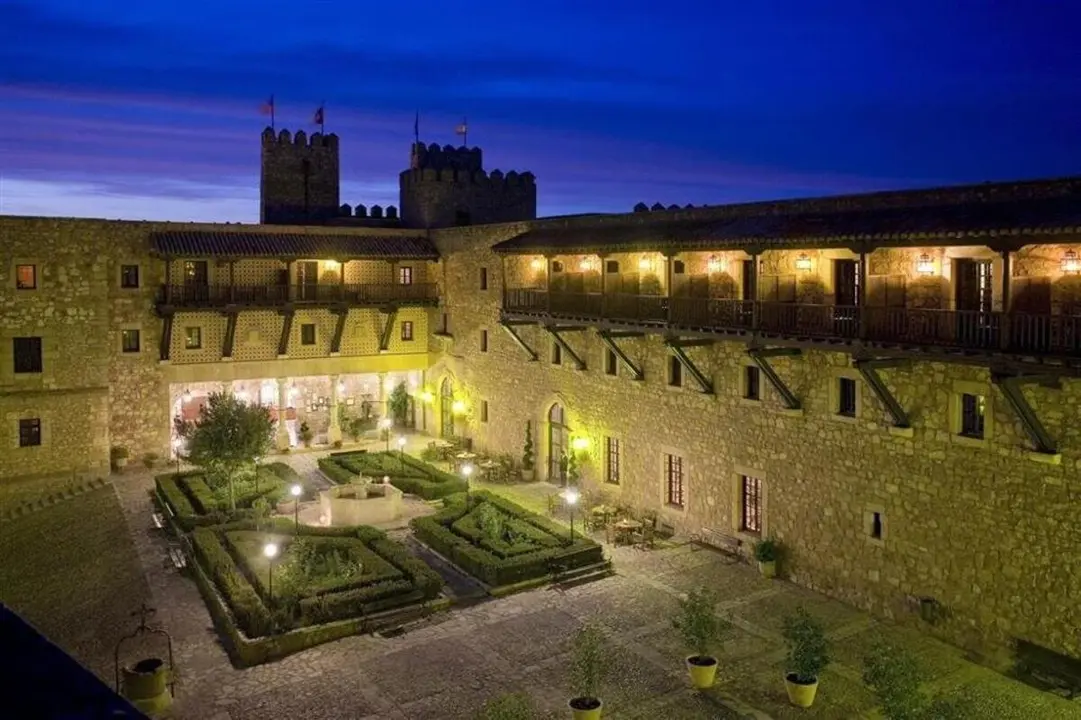 Mil a&ntilde;os de historia y un pueblo pegado a Arag&oacute;n: reabre su Parador Nacional