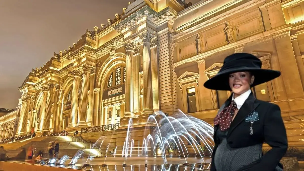 Rihanna anuncia su embarazo en la alfonbra roja de la Met Gala 2025