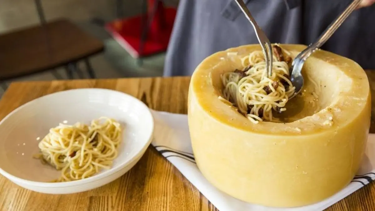 La verdadera pasta carbonara est&aacute; en Zaragoza servida en Grana Padano