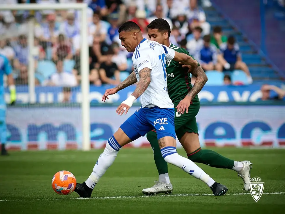Kervin Arriaga ante la SD Eibar / Real Zaragoza