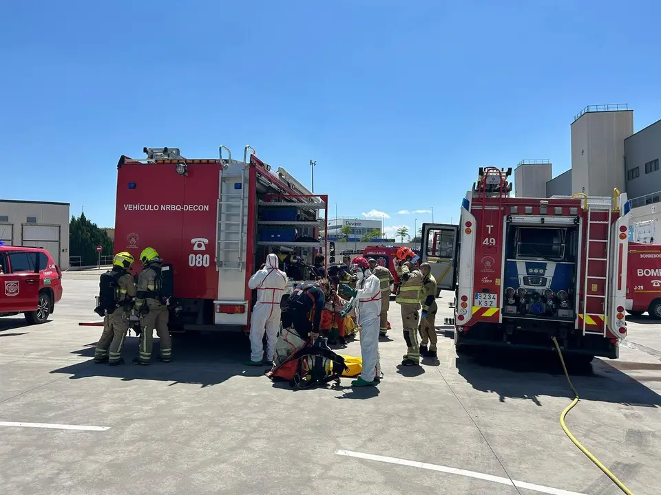 Los bomberos de Zaragoza han controlado la fuga de amon&iacute;aco. / AYUNTAMIENTO DE ZARAGOZA.