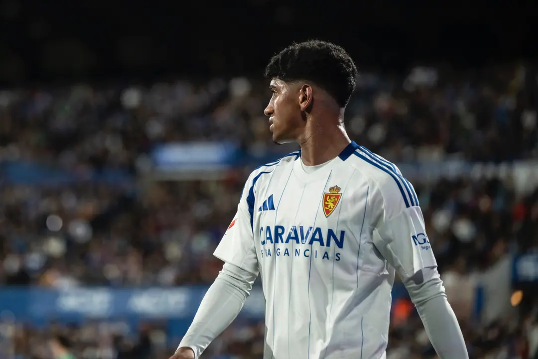 Adu Ares con el Real Zaragoza / MARCOS CEBRI&Aacute;N