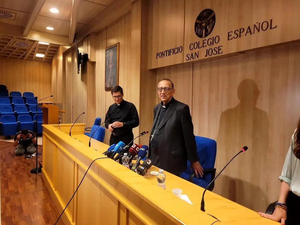 El cardenal Juan Jos&eacute; Omella en una rueda de prensa en Roma, tras la elecci&oacute;n del Papa Le&oacute;n XIV. - EUROPA PRESS