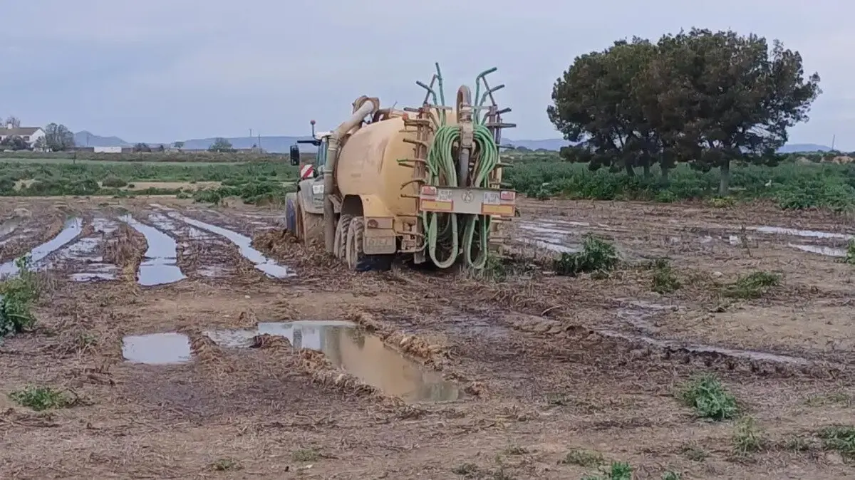 Alerta por el agua que se bebe en Robres y su entorno: hay vertidos de pur&iacute;n ./ Guardia Civil