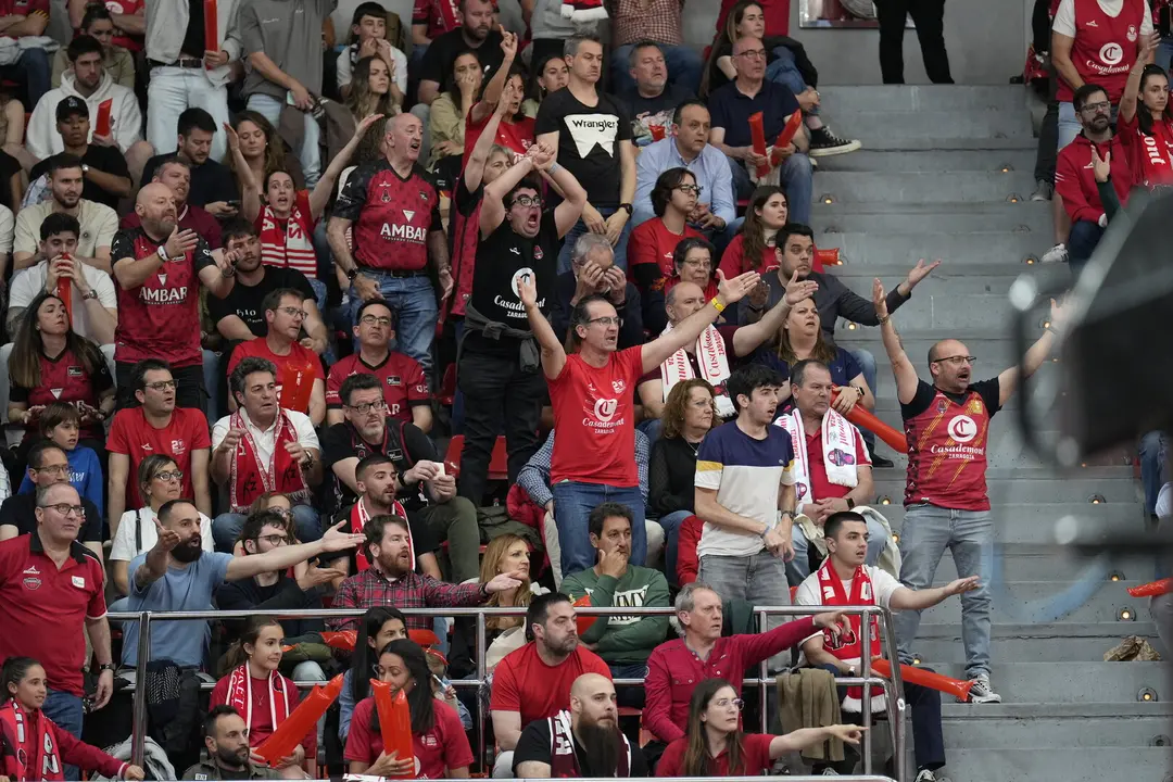 Afici&oacute;n de Casademont Zaragoza ante Valencia Basket / &Aacute;lvaro Calvo