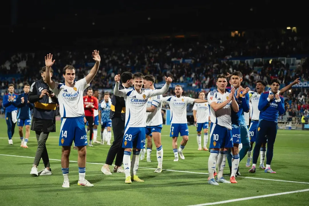 Celebraci&oacute;n del Real Zaragoza tras vencer al Cartagena / Marcos Cebri&aacute;n