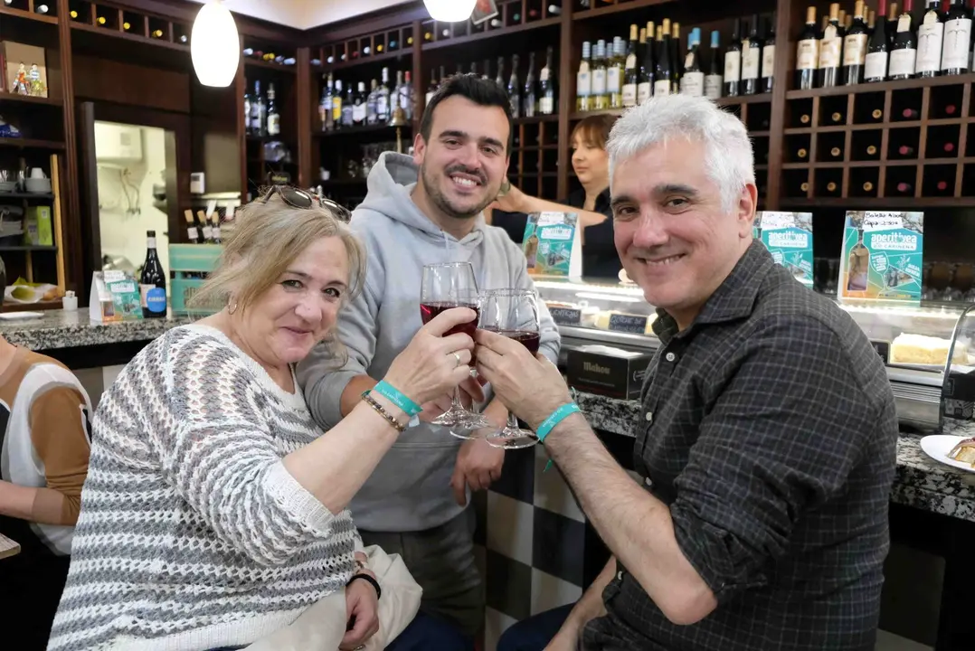 Aperitivea con DO CARI&Ntilde;ENA-Casco Viejo-brindis. FOTO JOHANNA AZNAR - MAASZOOM