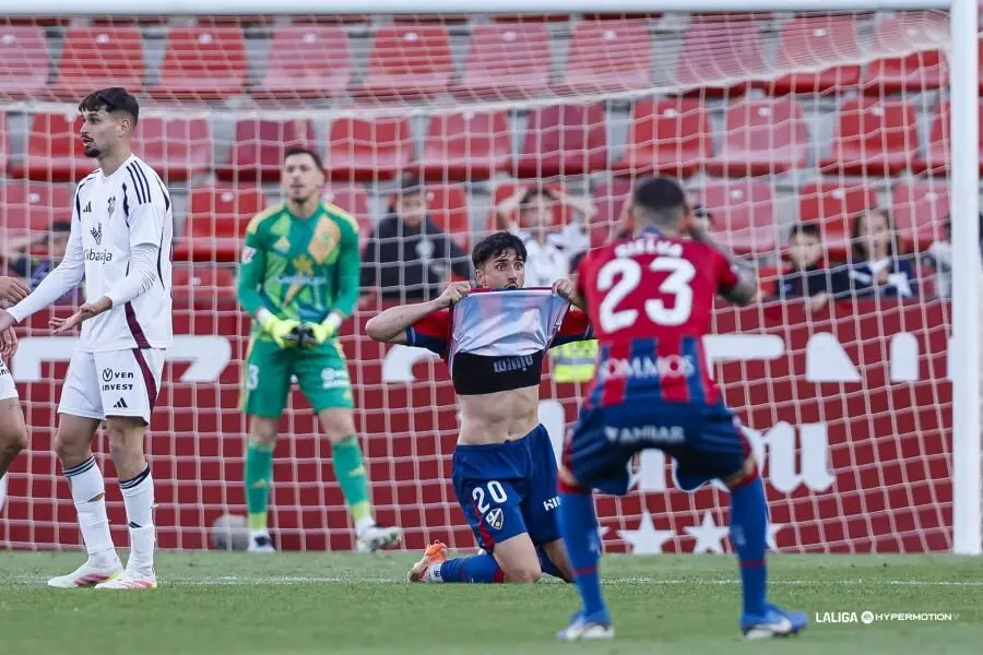 Jugadores de la SD Huesca ante el Albacete / LaLiga
