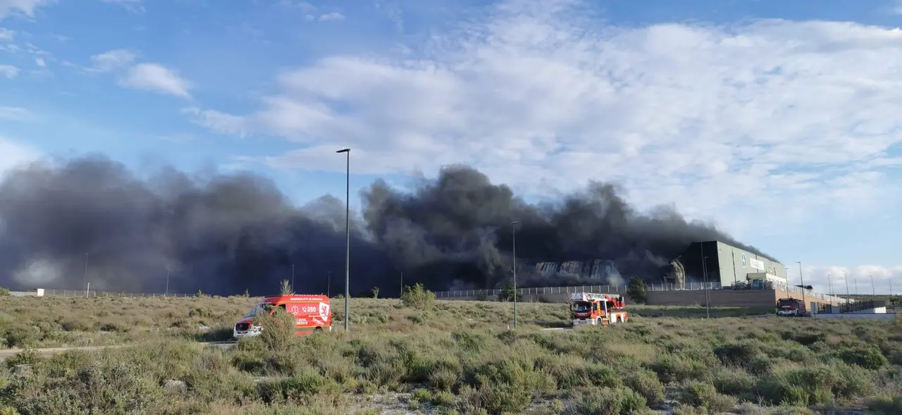 Incendio en el PTR. / AZ