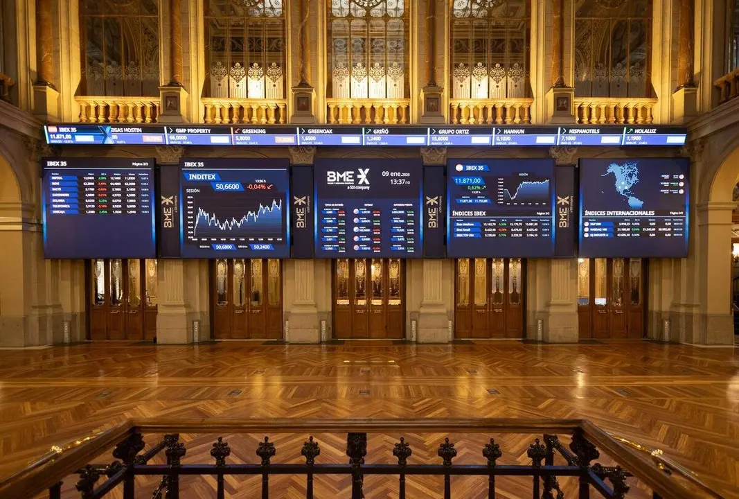 Archivo - Paneles del Ibex, en el Palacio de la Bolsa de Madrid, a 9 de enero de 2024, en Madrid (Espa&ntilde;a). - Eduardo Parra - Europa Press - Archivo