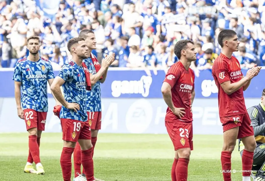 Jugadores del Real Zaragoza tras la derrota en Oviedo / LaLiga