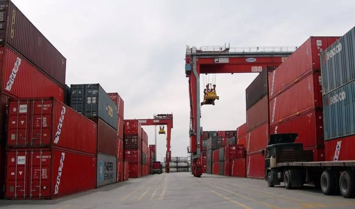 Contenedores de exportaci&oacute;n. / EP
