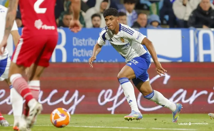 Adu Ares con el Real Zaragoza ante el Cartagena / LaLiga