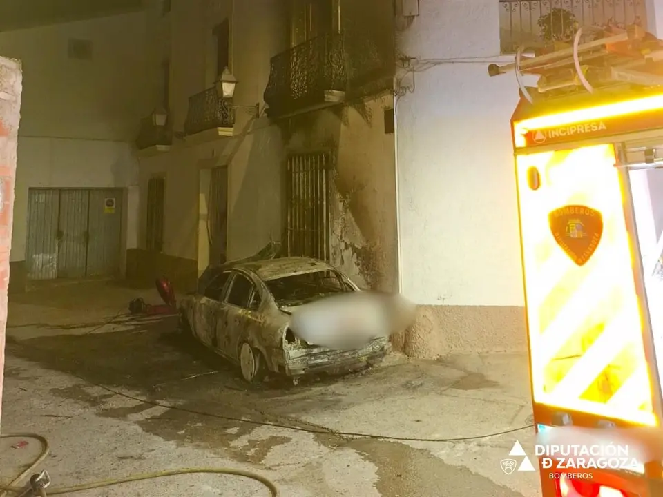 Incendio de un coche en &Eacute;pila que ha afectado a una vivienda. - DIPUTACI&Oacute;N DE ZARAGOZA