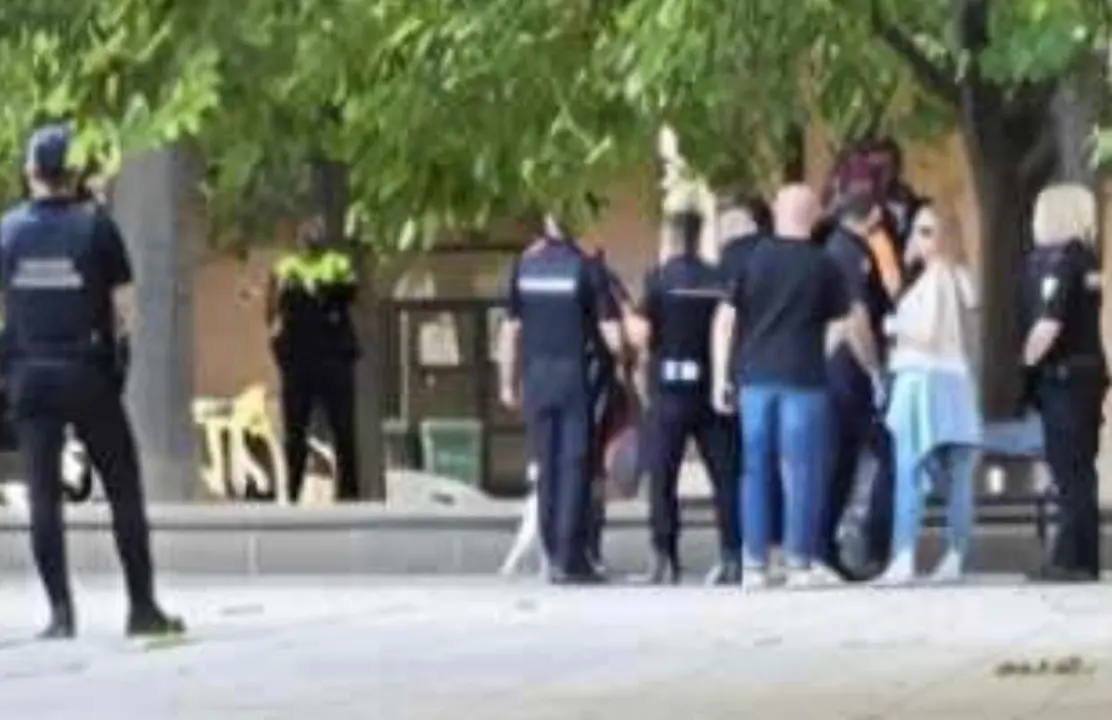 Imagen de la Plaza Jos&eacute; Mar&iacute;a Forqu&eacute; repleta de polic&iacute;as tras la trifulca/H.A.
