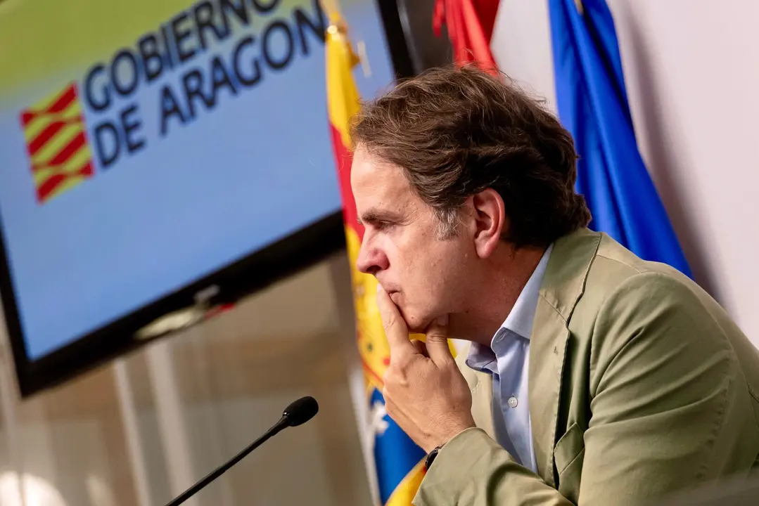 El consejero de Hacienda, Roberto Berm&uacute;dez de Castro, en la sala de prensa del Pignatelli./ Fabi&aacute;n Sim&oacute;n