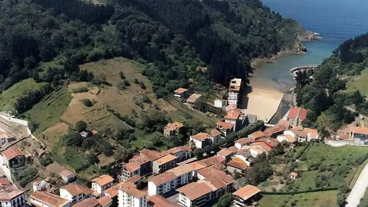 El pueblo medieval de s&oacute;lo dos letras y con playa / V&iacute;a InSpain