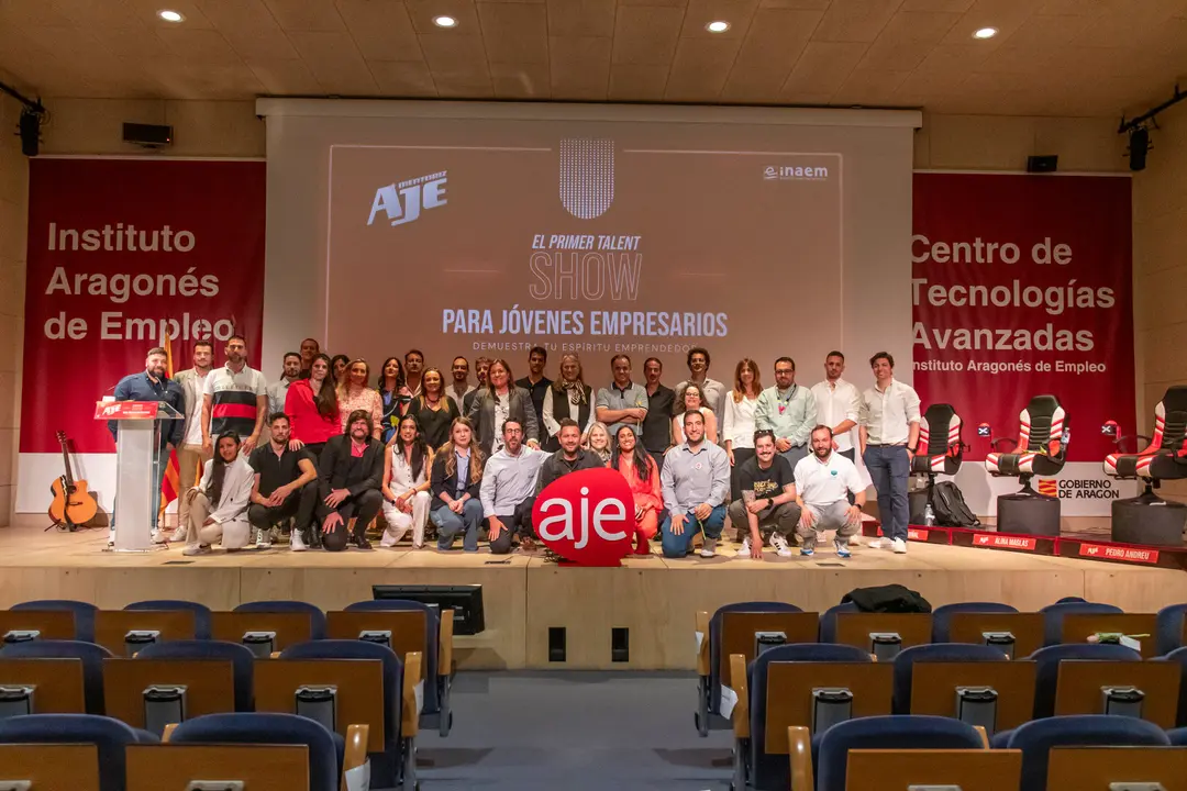 Foto de familia. / AJE