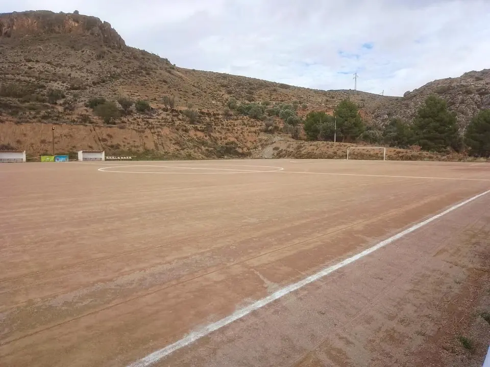Campo de f&uacute;tbol del CD Mor&eacute;s, salvados por el mejor coeficiente / CD Mor&eacute;s