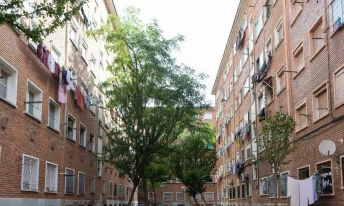 Una de las calles del entorno del Parque Bruil. / Asociaci&oacute;n de vecinos y vecinas de parque Bruil