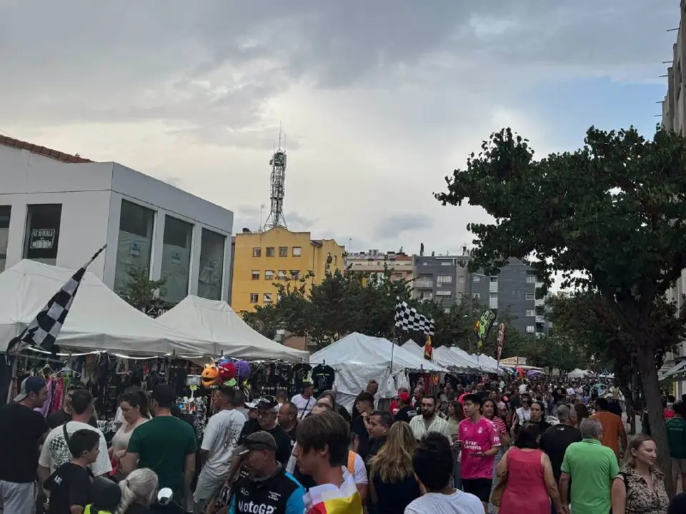 Ambiente de motociclismo en la avenida de Alca&ntilde;iz - AYUNTAMIENTO DE ALCA&Ntilde;IZ